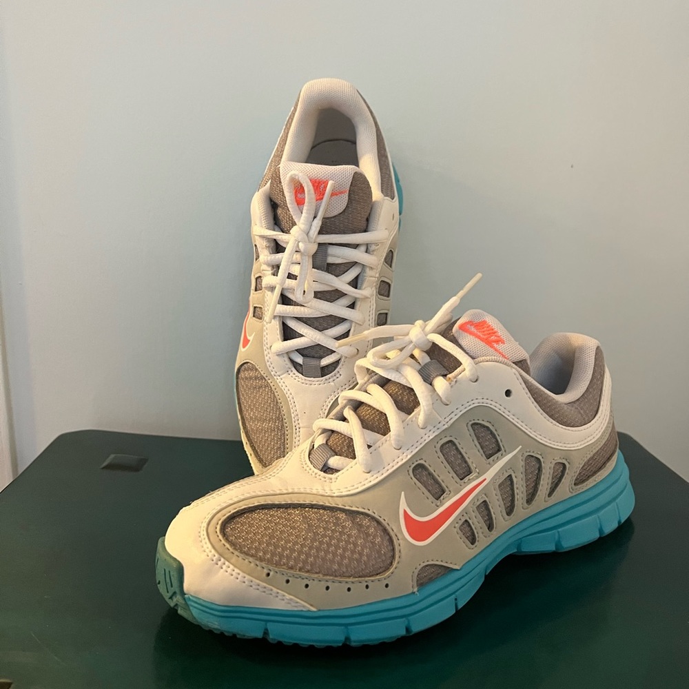 Nike shoes size 5.5Y women size 7